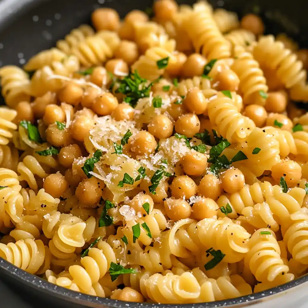 One-Pan Chickpeas with Spring Onion and Pasta